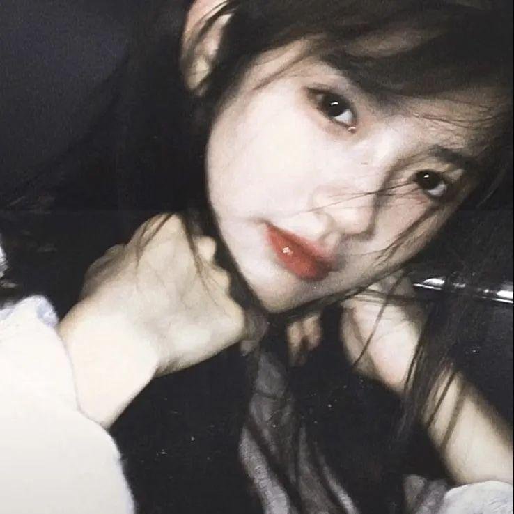 女跳水队员